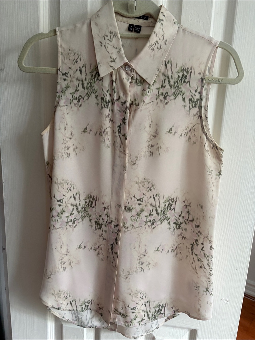 Theory Pale Pink Sleeveless Collared Button-Front Blouse with Green Print